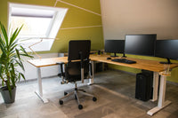 Rohový výškově nastavitelný stůl s epoxidovým LED osvětlením 2