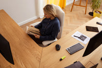 Rohový výškově nastavitelný stůl s epoxidovým LED osvětlením 7