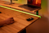 Ořechový polohovací stůl s epoxidovým LED osvětlením 2