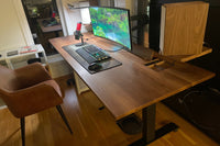 Ořechový polohovací stůl s epoxidovým LED osvětlením 10