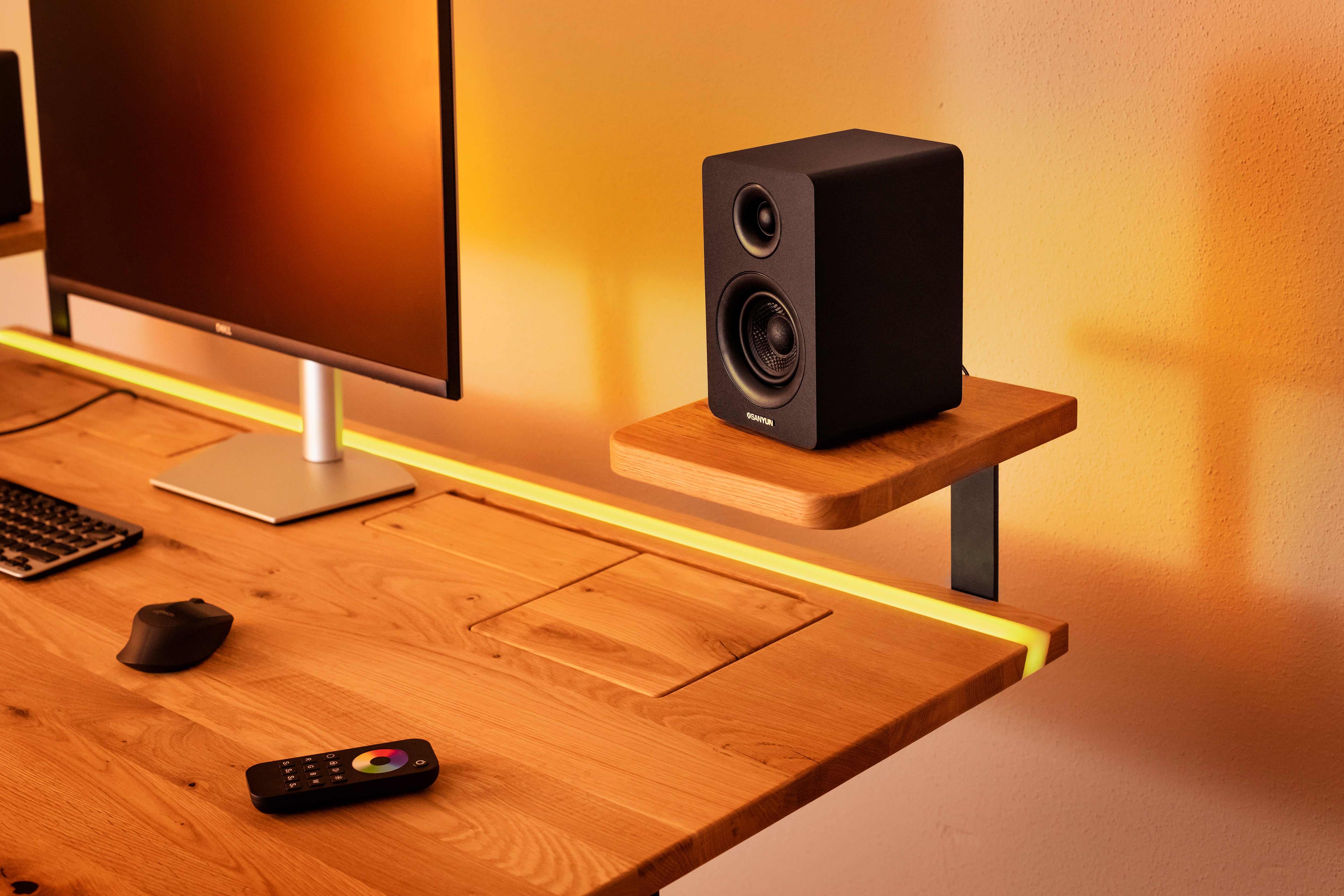 Floating Speaker Stands ErgoHide Floating speaker stands ergohide